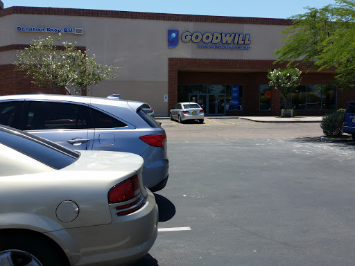 Thrift Store «Kyrene & Warner Goodwill Retail Store & Donation Center», reviews and photos, 575 W Warner Rd, Tempe, AZ 85284, USA