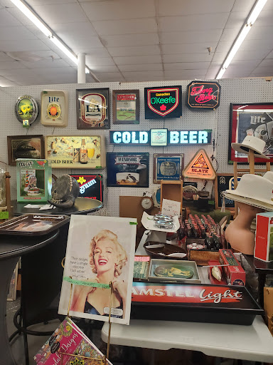 Flea Market «Streetsboro Flea Market - Furniture, Antiques, Collectibles», reviews and photos, 1513 Streetsboro Rd, Streetsboro, OH 44241, USA