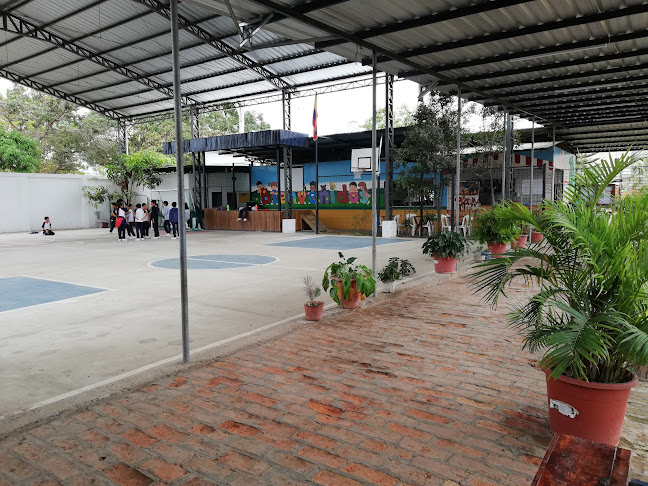 Opiniones de EL SALVADOR Centro Educativo (CHIQUITITOS) en Portoviejo - Escuela