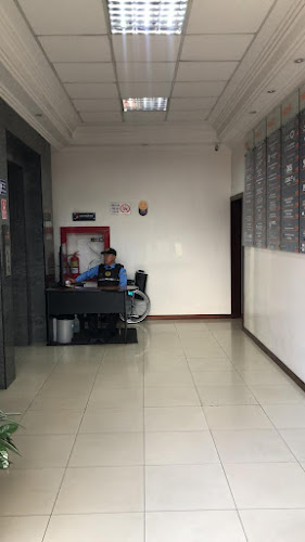3XVX+FH5, Av. Jose Peralta, Cuenca 010107
