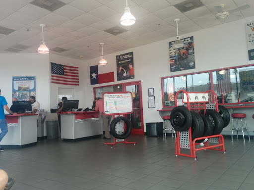 Tire Shop «Discount Tire», reviews and photos, 9099 Westheimer Rd, Houston, TX 77063, USA