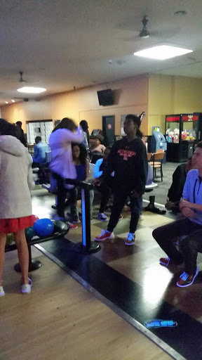 Bowling Alley «AMF Pikesville Lanes», reviews and photos, 1723 Reisterstown Rd, Pikesville, MD 21208, USA