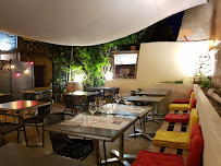 Atmosphère du Restaurant méditerranéen Lou Boqueria - Restaurant & Tapas à Aramon - n°3