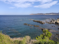 Fotografie cu Platja de les Carboneres cu o linie de coastă spațioasă