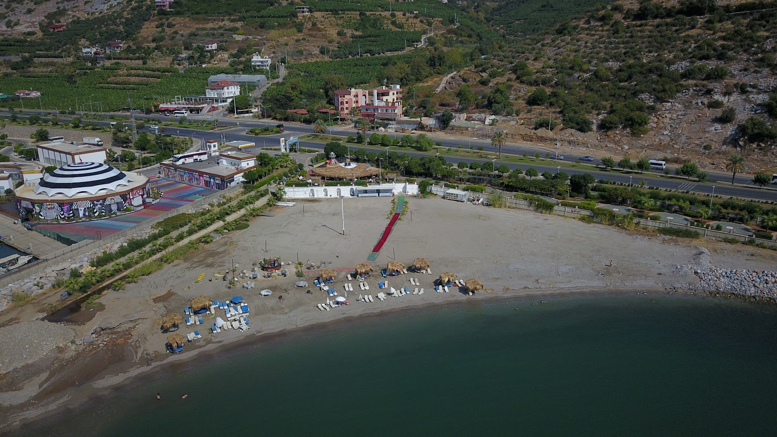 Zdjęcie Dinek beach II z powierzchnią jasnozielona woda