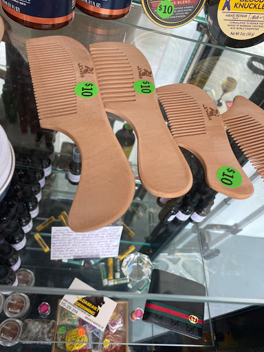 Barber Shop «Bellos Barbershop», reviews and photos, 833 E University Ave, Des Moines, IA 50316, USA