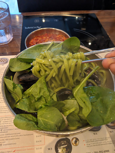 Shopping Mall «Oaktree Mall Shopping Center», reviews and photos, 2024 Center Ave n, Fort Lee, NJ 07024, USA