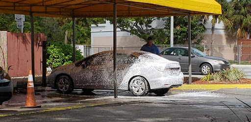 Bakery and  Cafe  and  convinience store and  Gas Station and  Carwash en North Miami Beach