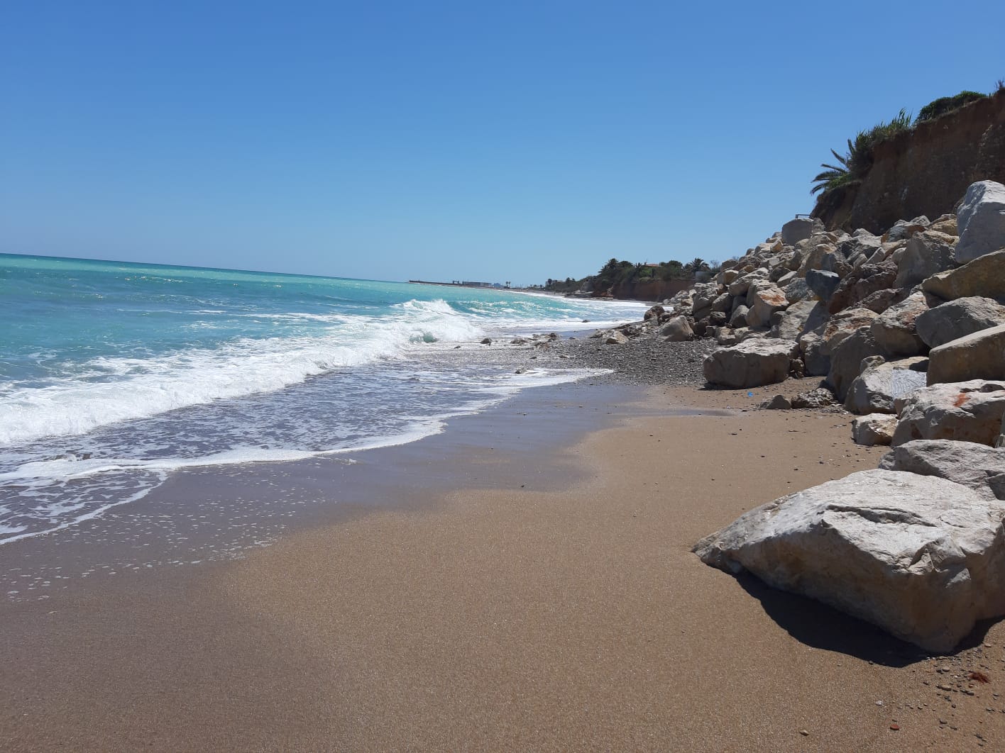 Foto von Playa Perrochos mit sehr sauber Sauberkeitsgrad