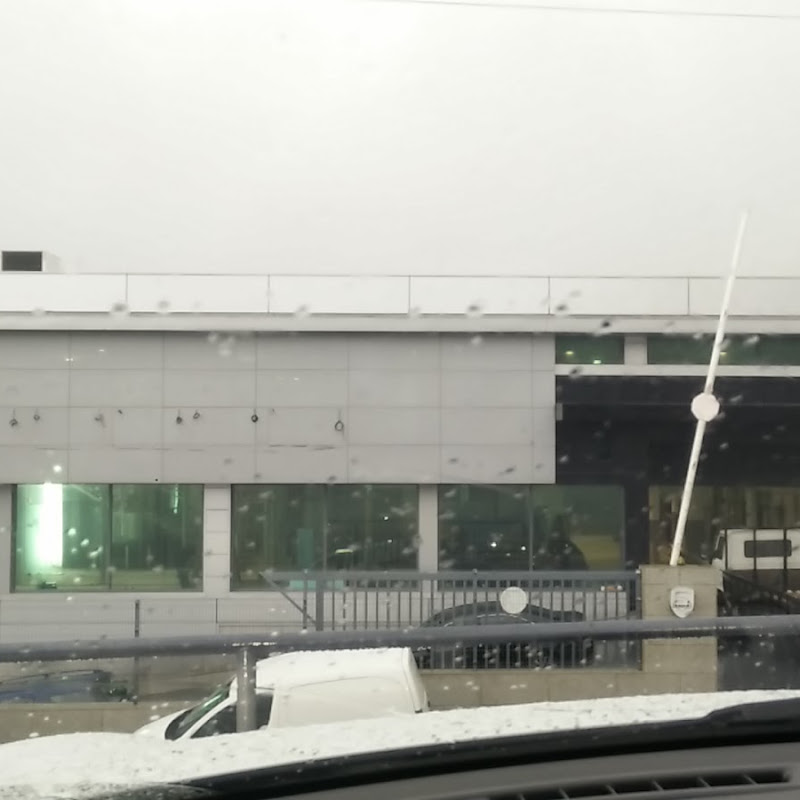 Tesla Service Centre