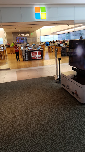 Microsoft Store, 8701 Keystone Crossing, Indianapolis, IN 46240, USA, 