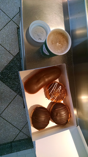 Bakery «Krispy Kreme Doughnuts», reviews and photos, 8517 NE Andresen Rd, Vancouver, WA 98665, USA