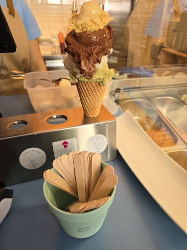 EIS im Schmelzpunkt - Eisdiele