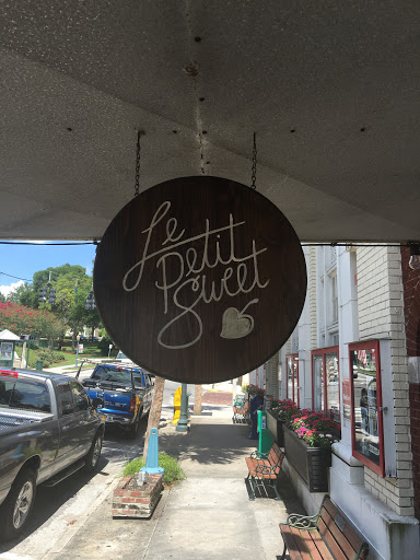 Dessert Shop «Le Petit Sweet», reviews and photos, 110 W 5th Ave, Mt Dora, FL 32757, USA