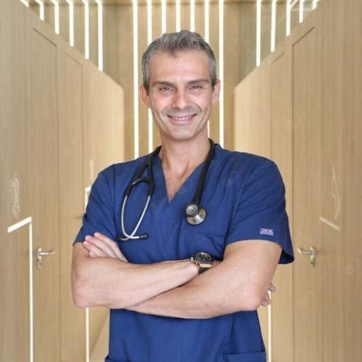 Dr. Sergio González González, Cirujano cardiovascular