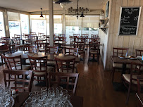 Atmosphère du Restaurant de fruits de mer La Brasserie du Port à Valras-Plage - n°11
