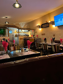 Atmosphère du Restaurant français Restaurant Crêperie Pizzeria, sur Place et à Emporter - La Vallée à Bouafle - n°5