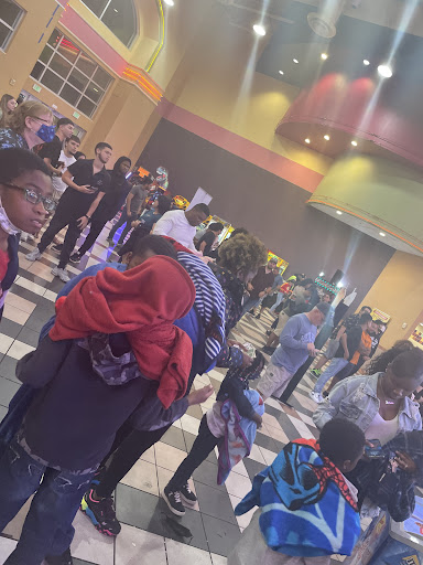 Movie Theater «Regal Cinemas Gulf Coast 16 & IMAX», reviews and photos, 10028 Gulf Center Dr, Fort Myers, FL 33913, USA