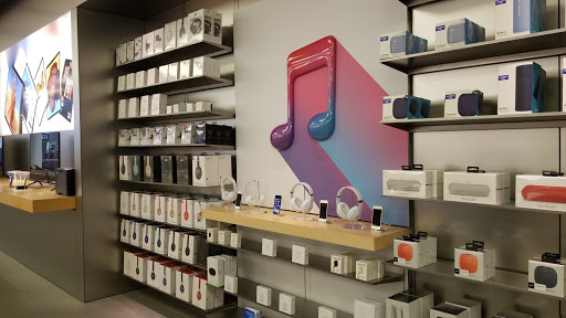 Computer Store «Apple Willow Grove Park», reviews and photos, 2500 W Moreland Rd, Willow Grove, PA 19090, USA