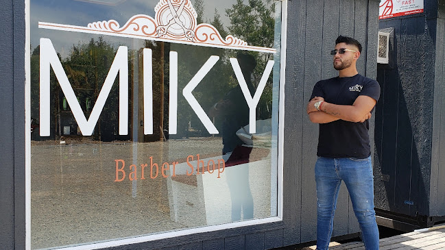 Miky barber shop chicureo - Colina