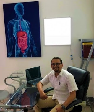 Dr. Victor Manuel González Carrillo, Cirujano General