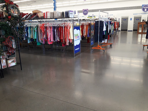 Thrift Store «99th & Camelback Goodwill Retail Store & Donation Center», reviews and photos, 10005 W Camelback Rd, Phoenix, AZ 85037, USA