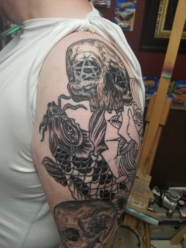 Tattoo Shop «Lucky Squirrel Tattoo», reviews and photos, 3341 Commercial St SE, Salem, OR 97302, USA