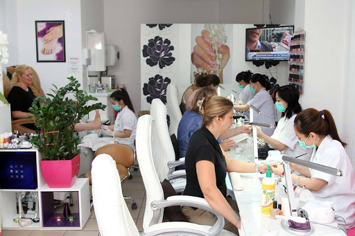 Manicure pedicure places in Frankfurt