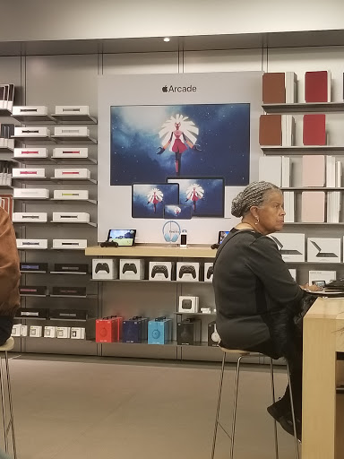Computer Store «Apple Somerset», reviews and photos, 2800 W Big Beaver Rd, Troy, MI 48084, USA
