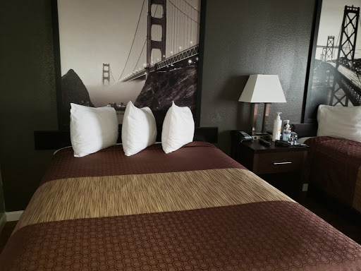 Super 8 by Wyndham Chico image