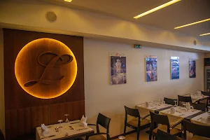 Leeno's Bar & Restaurant image