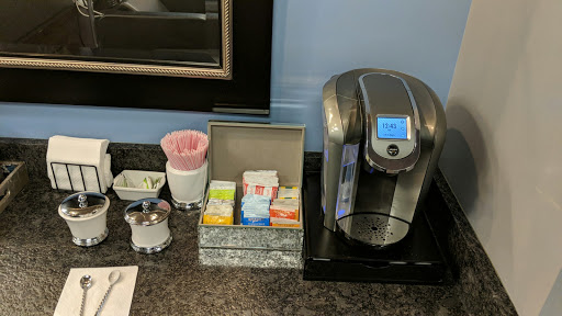 Beauty Salon «Shapes Salon & Day Spa», reviews and photos, 14417 Chantilly Crossing Ln, Chantilly, VA 20151, USA