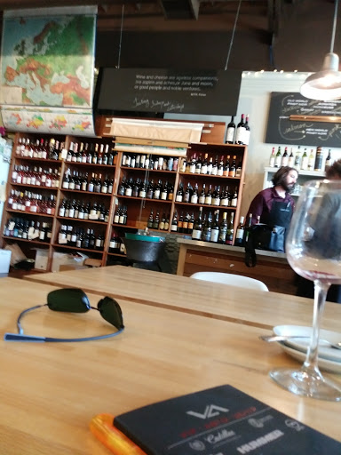 Wine Store «Blackbird Wine Shop», reviews and photos, 4323 NE Fremont St, Portland, OR 97213, USA