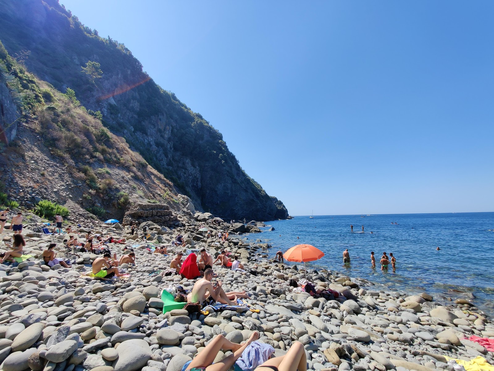 Foto de Praia de Riomaggiore com relativamente limpo nível de limpeza