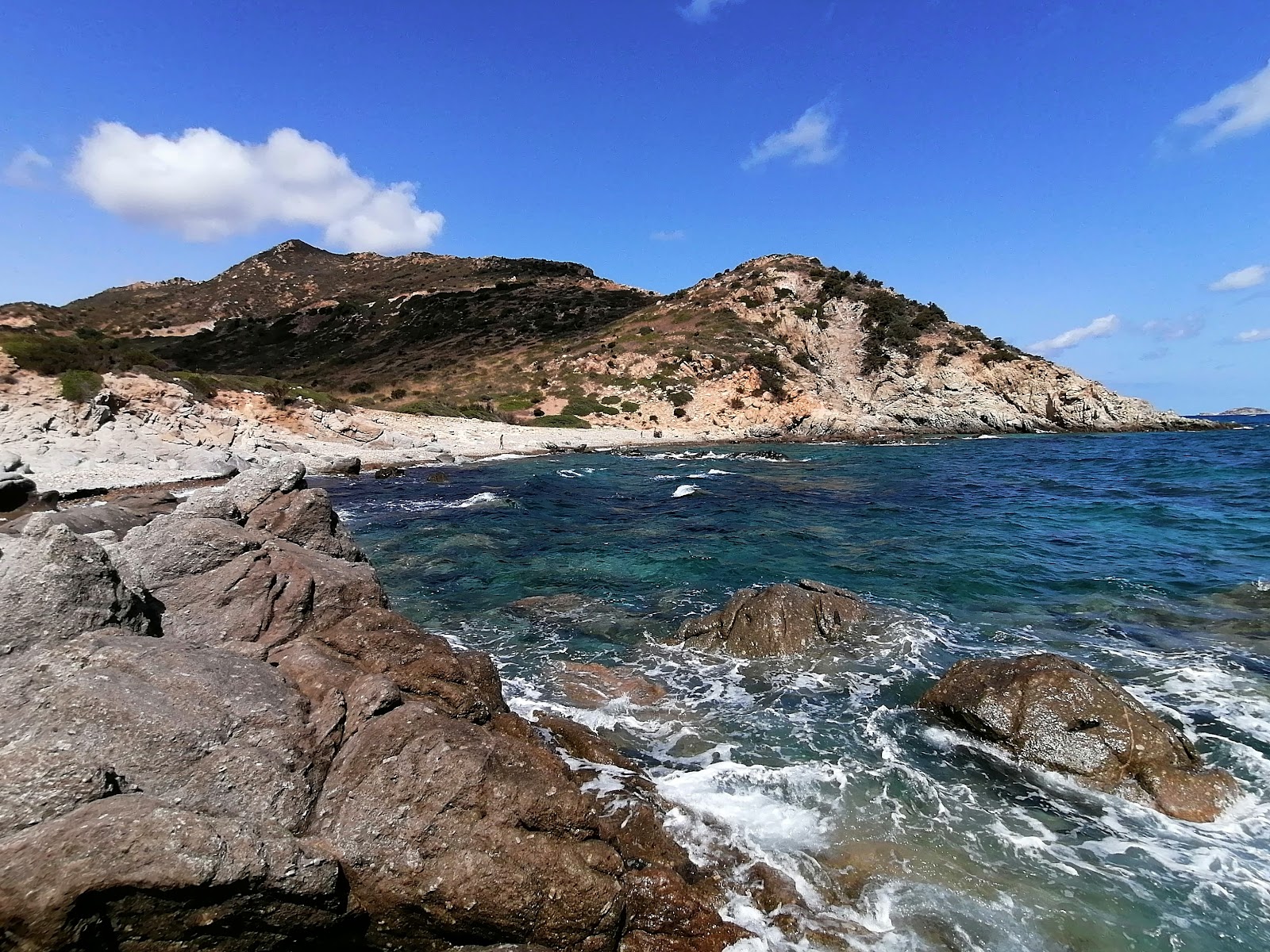 Foto van Spiaggia Ramiste met stenen oppervlakte