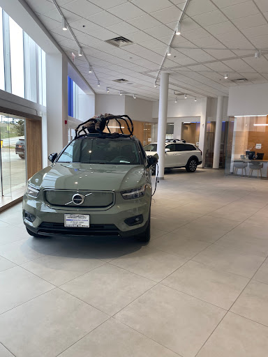 Car Dealer «Howard Orloff Volvo», reviews and photos, 1924 N Paulina St, Chicago, IL 60622, USA