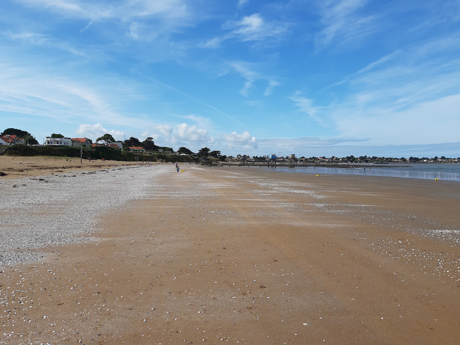 Foto de Grande Plage De Tharon com meios de comunicação nível de limpeza