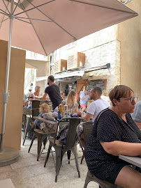 Atmosphère du Restaurant Café Des Vestiges à Bonifacio - n°12