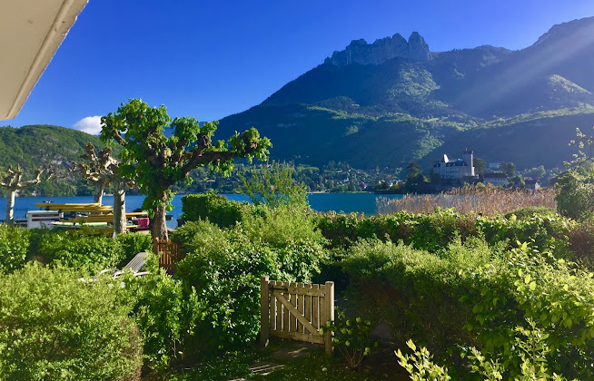 Photos du propriétaire Appartement de vacances Aux Petites Pagaies - Location Appartement pieds dans l'eau - Lac d'Annecy - Baie Des Voiles 74410 Duingt