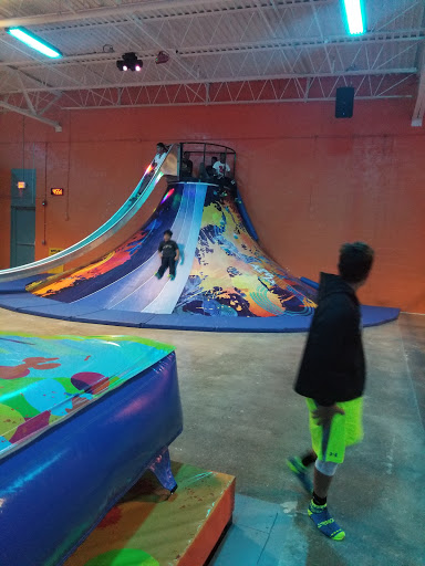 Shopping Mall «Orange Promenade Shopping Ctr», reviews and photos, 80 Boston Post Rd, Orange, CT 06477, USA