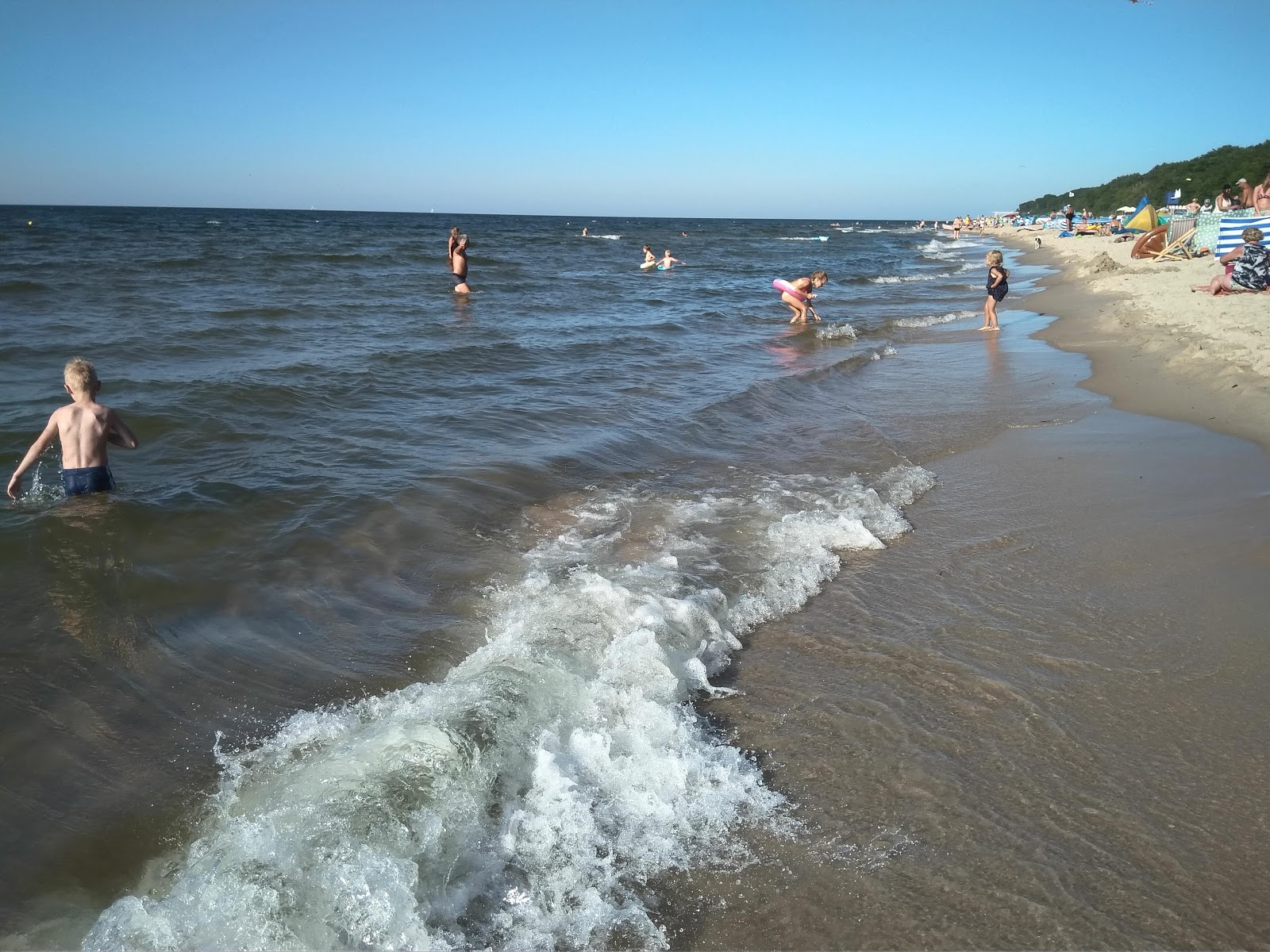 Foto de Pustkowo Beach con recta y larga