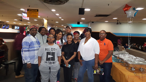 Bowling Alley «Bluebird Lanes», reviews and photos, 3900 W Columbus Ave, Chicago, IL 60652, USA