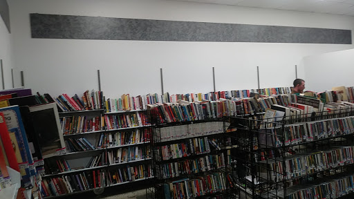 Thrift Store «32nd St & Chandler Goodwill Retail Store & Donation Center», reviews and photos, 15633 S 32nd St, Phoenix, AZ 85048, USA