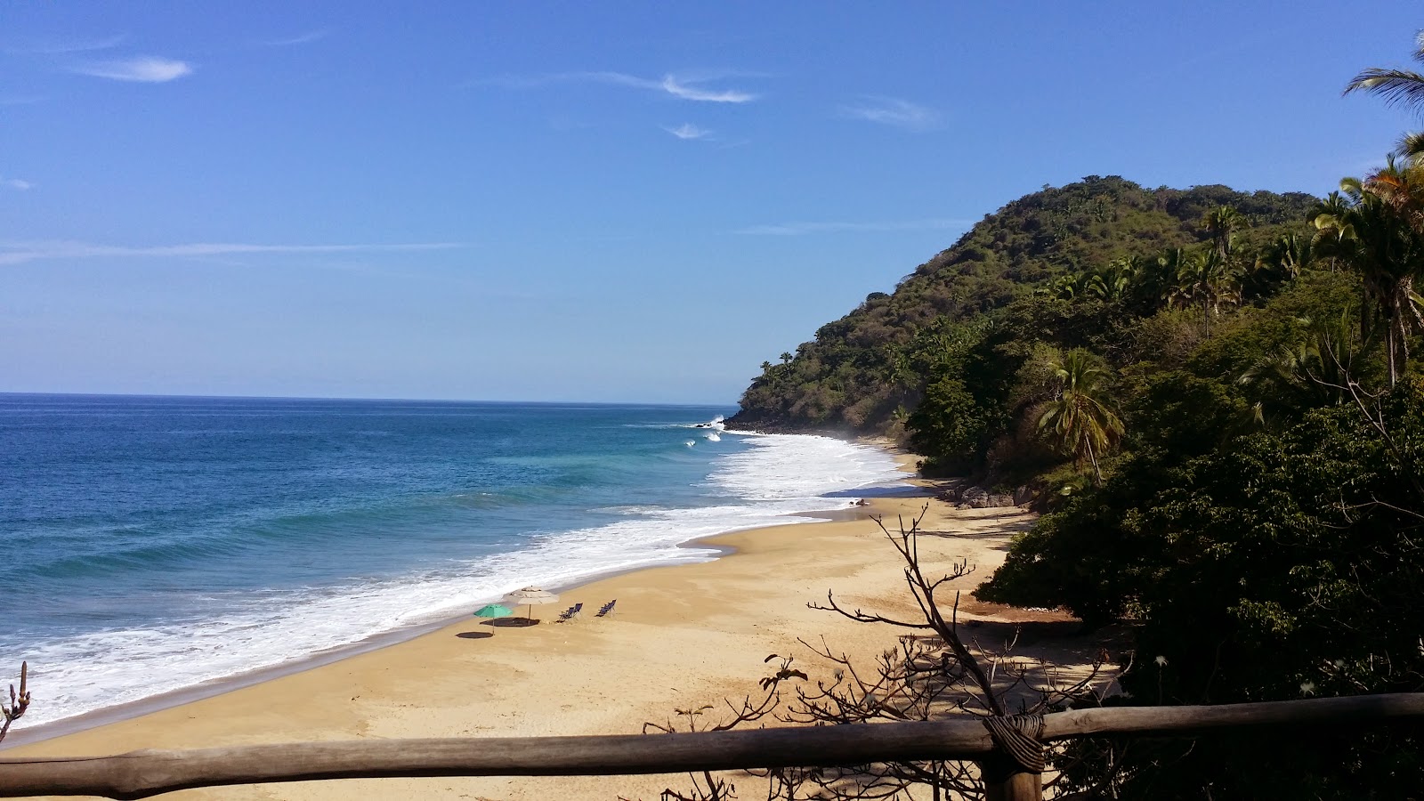 Fotografie cu Monterrey beach cu golful spațios