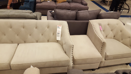 Outlet Store «Rooms To Go Outlet Furniture Store - Hialeah», reviews and photos, 750 W 49th St, Hialeah, FL 33012, USA