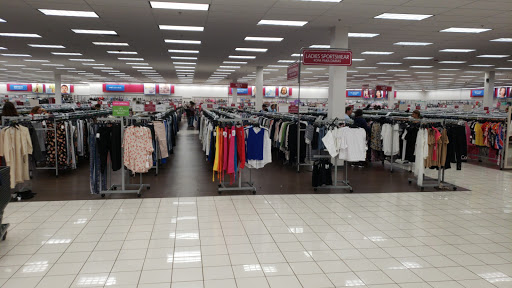 Clothing Store «Burlington Coat Factory», reviews and photos, 400 Lowell Ave #1, Haverhill, MA 01832, USA