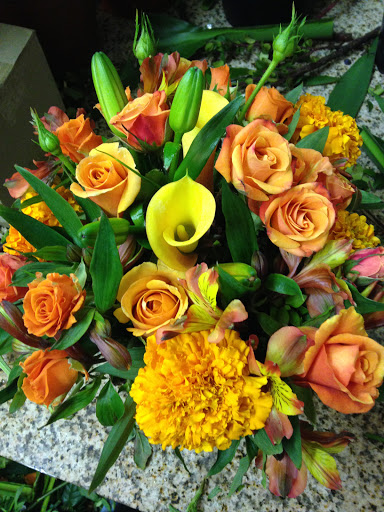 Beauty Salon «La Nana salon & flowers», reviews and photos, 4224 Park Blvd, Oakland, CA 94602, USA