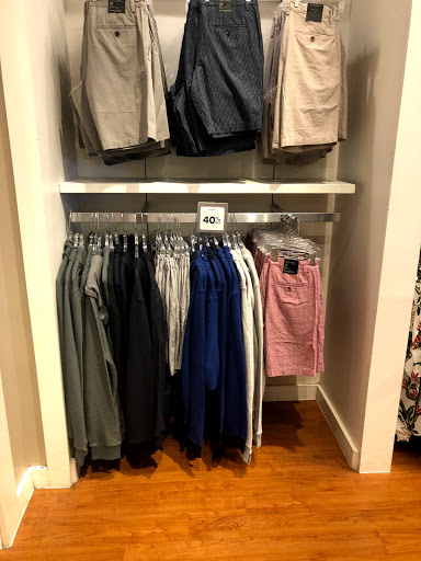 Clothing Store «Banana Republic Factory Store», reviews and photos, 407 N Alafaya Trail, Orlando, FL 32828, USA