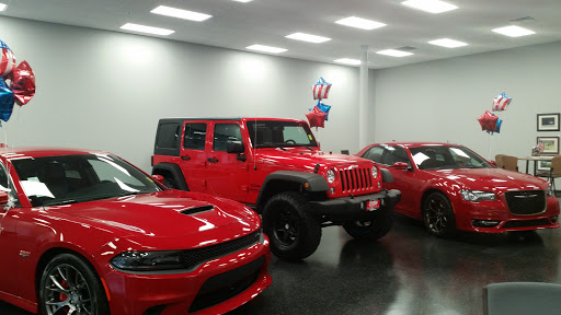 Jeep Dealer «Findlay Chrysler Jeep Dodge RAM INDOOR Dealership», reviews and photos, 25600 SW Parkway Center Dr, Wilsonville, OR 97070, USA