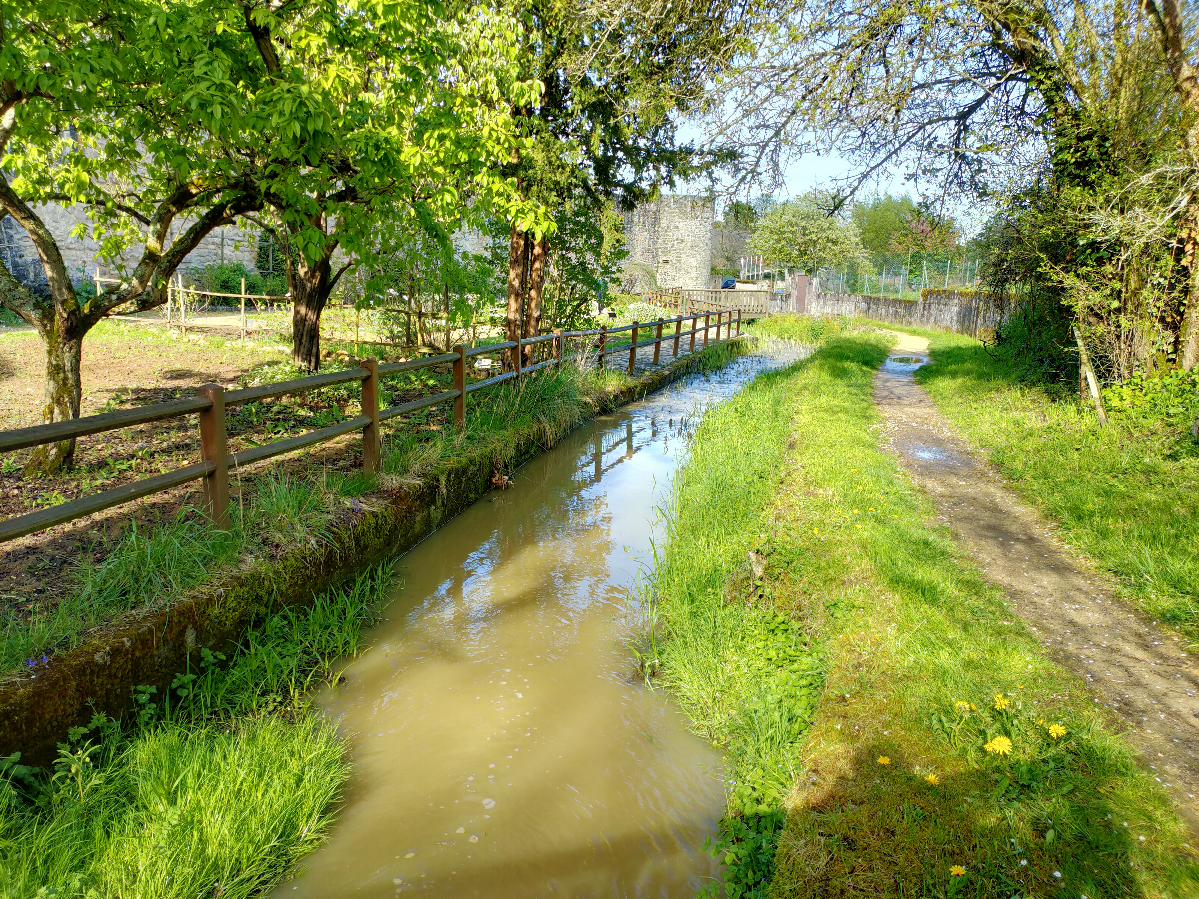 Photo n° 22 de l'avis de Tchov. fait le 28/04/2023 à 22:31